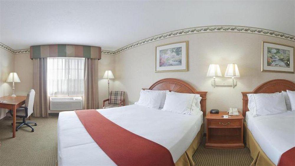 Holiday Inn Express Hotel & Suites Defiance By Ihg Dış mekan fotoğraf
