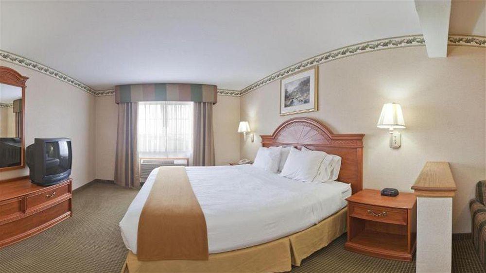 Holiday Inn Express Hotel & Suites Defiance By Ihg Dış mekan fotoğraf
