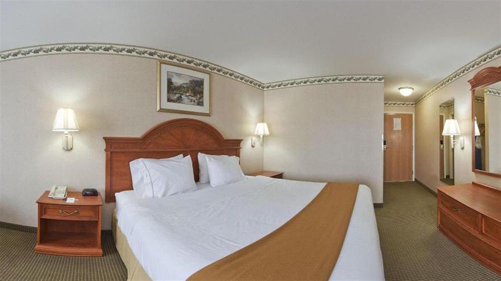 Holiday Inn Express Hotel & Suites Defiance By Ihg Dış mekan fotoğraf